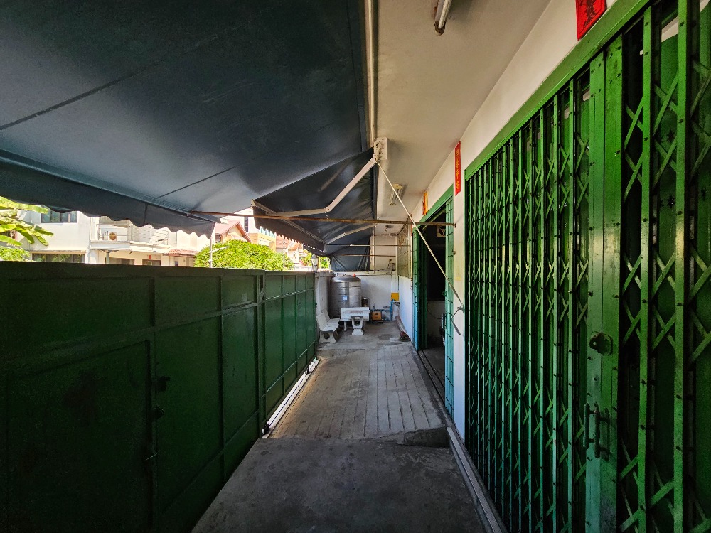 For SaleShop HouseBang kae, Phetkasem : 3-unit commercial building, Soi Petchkasem 88, 500 m. from Petchkasem Road, near Lak Song MRT Station