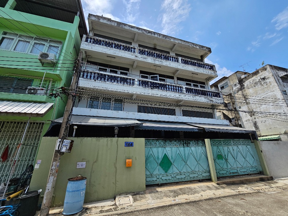 For SaleShop HouseBang kae, Phetkasem : 3-unit commercial building, Soi Petchkasem 88, 500 m. from Petchkasem Road, near Lak Song MRT Station