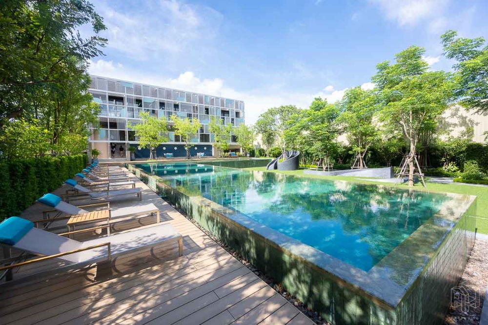 For SaleTownhomeYothinpattana,CDC : Noble Curve, a luxury townhouse located on the Ekkamai-Ramintra Expressway. Beautiful house ready to move in.