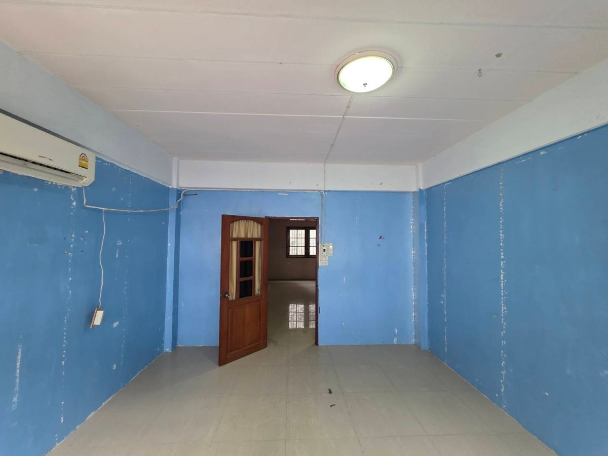 ให้เช่าอาคารพาณิชย์พัฒนาการ ศรีนครินทร์ : ให้เช่าอาคารพาณิชย์  ใกล้ รถไฟสีเหลือง ศรีแบริ่ง เพียง 2 นาที