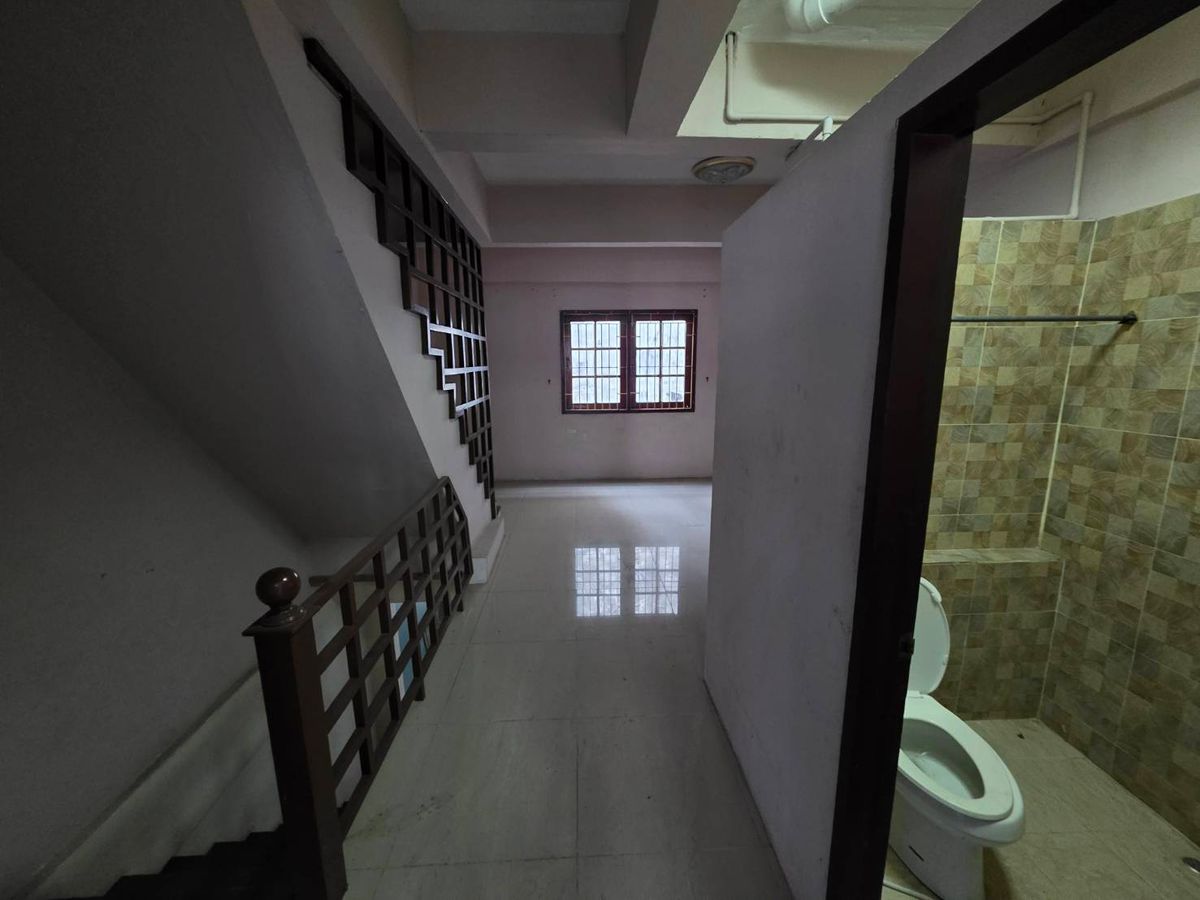 ให้เช่าอาคารพาณิชย์พัฒนาการ ศรีนครินทร์ : ให้เช่าอาคารพาณิชย์  ใกล้ รถไฟสีเหลือง ศรีแบริ่ง เพียง 2 นาที