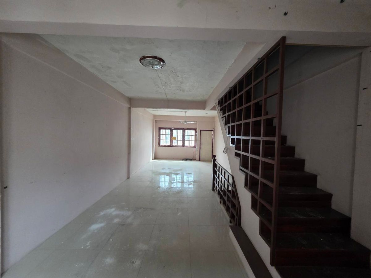 ให้เช่าอาคารพาณิชย์พัฒนาการ ศรีนครินทร์ : ให้เช่าอาคารพาณิชย์  ใกล้ รถไฟสีเหลือง ศรีแบริ่ง เพียง 2 นาที