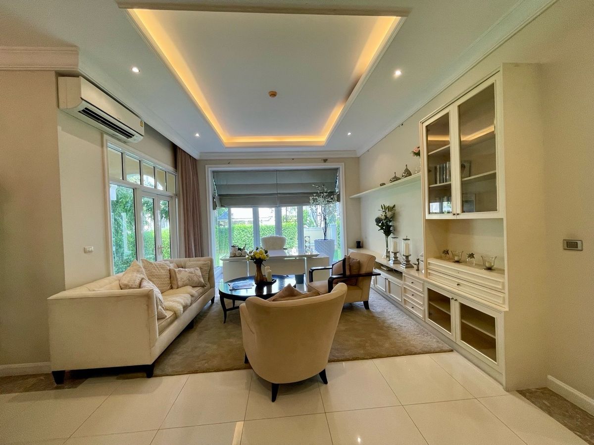 ขายบ้านเกษตร นวมินทร์ ลาดปลาเค้า : บ้านเดี่ยวหรูหลังใหญ่ในหมู่บ้านเดอะ รอยัล เรสซิเดนซ์ ทำเลเกษตร–นวมินทร์ ติดวิลล่า มาร์เก็ต