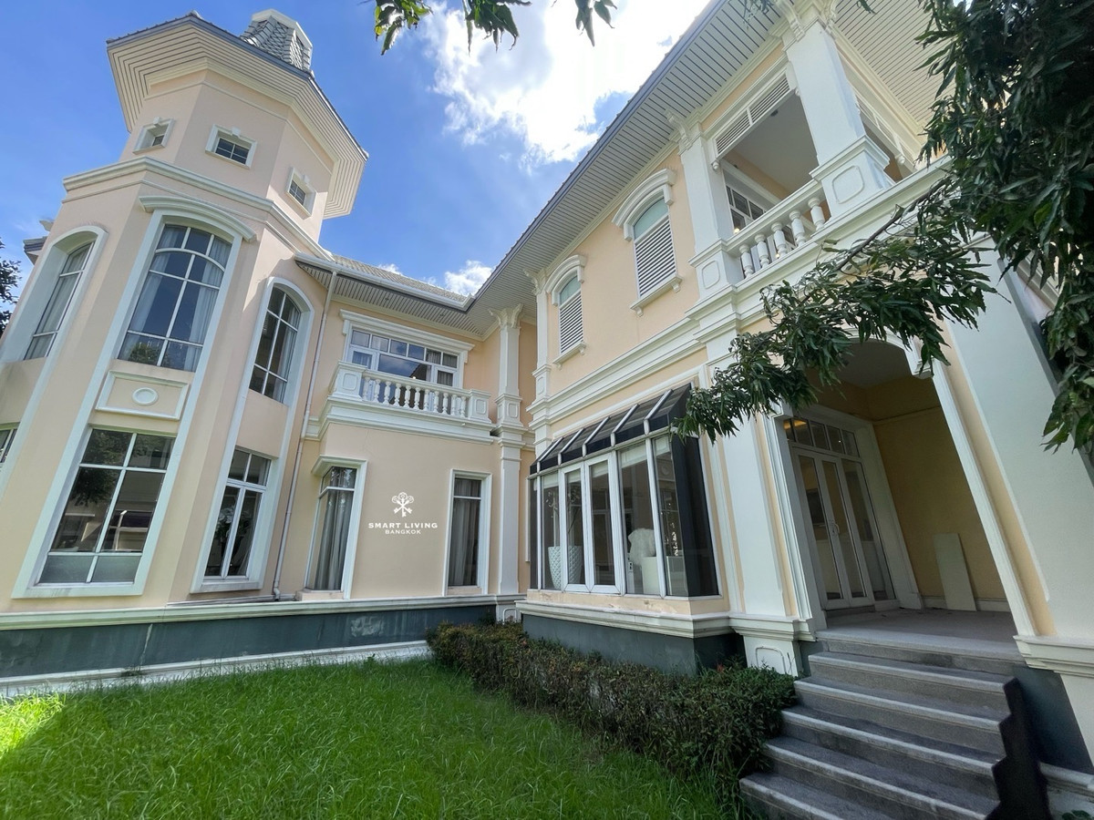 ขายบ้านเกษตร นวมินทร์ ลาดปลาเค้า : บ้านเดี่ยวหรูหลังใหญ่ในหมู่บ้านเดอะ รอยัล เรสซิเดนซ์ ทำเลเกษตร–นวมินทร์ ติดวิลล่า มาร์เก็ต