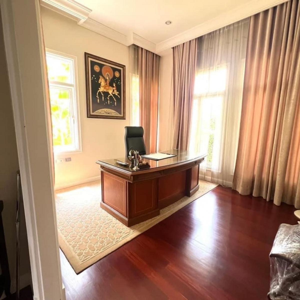 ขายบ้านเกษตร นวมินทร์ ลาดปลาเค้า : บ้านเดี่ยวหรูหลังใหญ่ในหมู่บ้านเดอะ รอยัล เรสซิเดนซ์ ทำเลเกษตร–นวมินทร์ ติดวิลล่า มาร์เก็ต