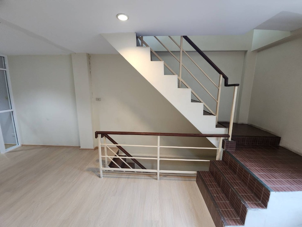 ขายอาคารพาณิชย์บางนา แบริ่ง ลาซาล : ขายอาคารพาณิชย์ โซนศรีนครินทร์ ใกล้ ใกล้รถไฟฟ้า ศรีลาซาล 3 นาที