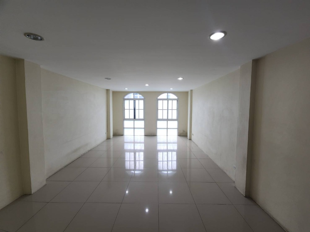 ขายอาคารพาณิชย์บางนา แบริ่ง ลาซาล : ขายอาคารพาณิชย์ โซนศรีนครินทร์ ใกล้ ใกล้รถไฟฟ้า ศรีลาซาล 3 นาที