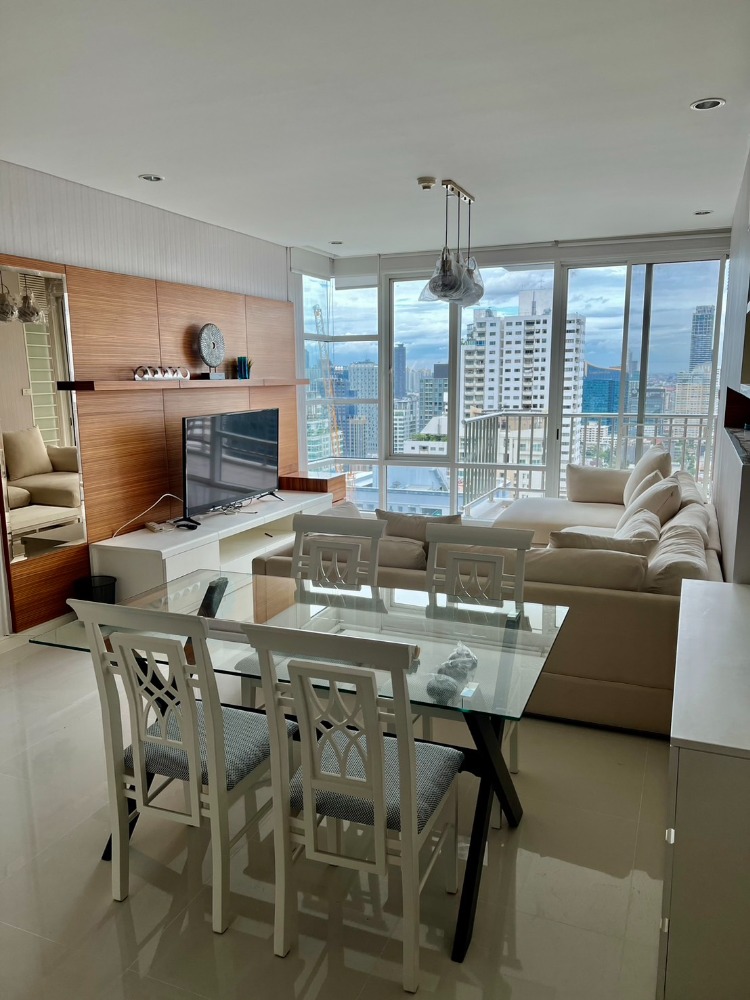 ให้เช่าคอนโดสุขุมวิท อโศก ทองหล่อ : Fullerton Spacious 2-Bedroom, High Floor 75,000 per month