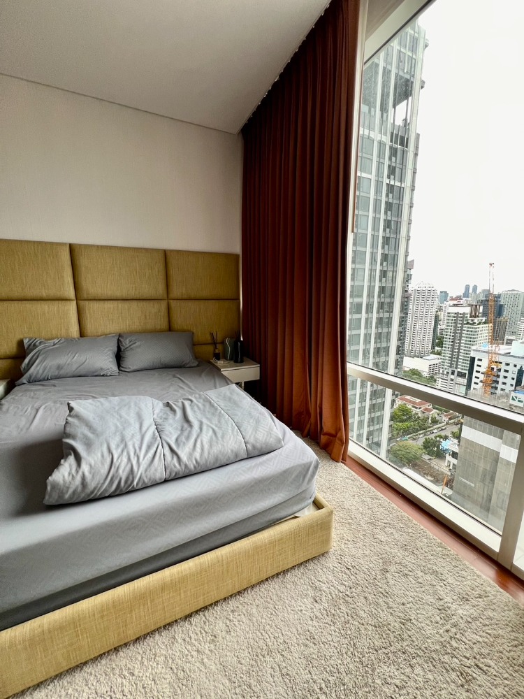 ให้เช่าคอนโดสุขุมวิท อโศก ทองหล่อ : Fullerton Spacious 2-Bedroom, High Floor 75,000 per month