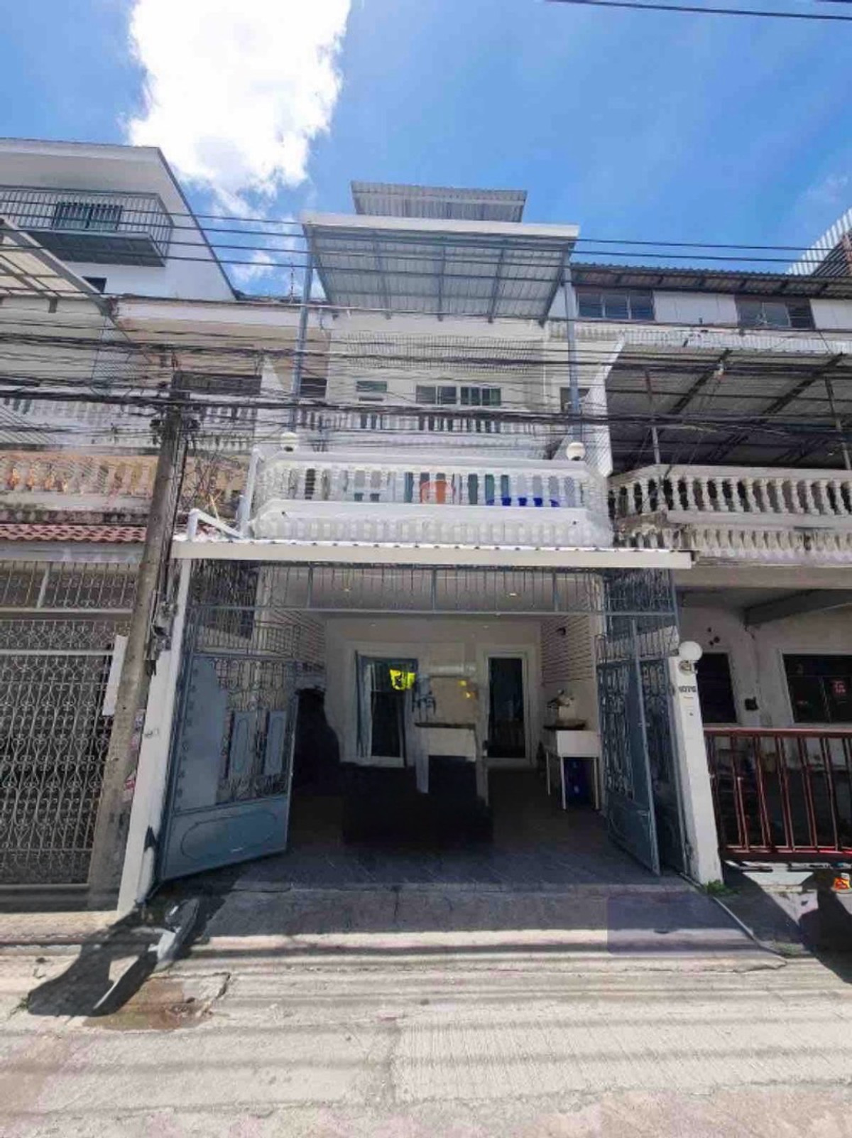 For RentTownhomeRatchadapisek, Huaikwang, Suttisan : Available 9/5/26
Townhouse for rent in Sutthisan, close to Central Rama 9, Central Ladprao, Esplanade Ratchada, The Street Ratchada.