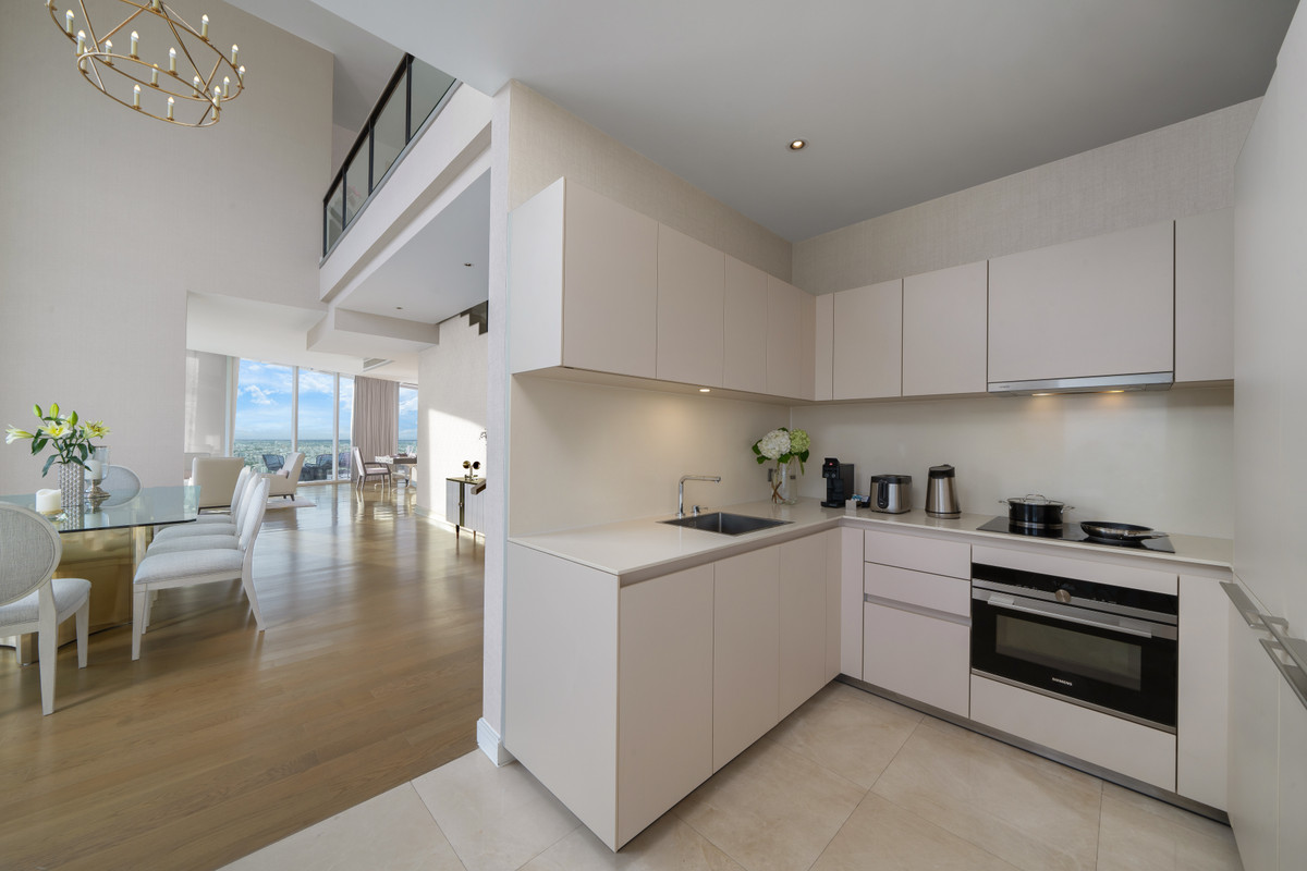 For RentCondoWitthayu, Chidlom, Langsuan, Ploenchit : 🌟✨For rent the best Penthouse in city 3 beds duplex with luxury furniture and superb panorama view, near Central World ready to move in.