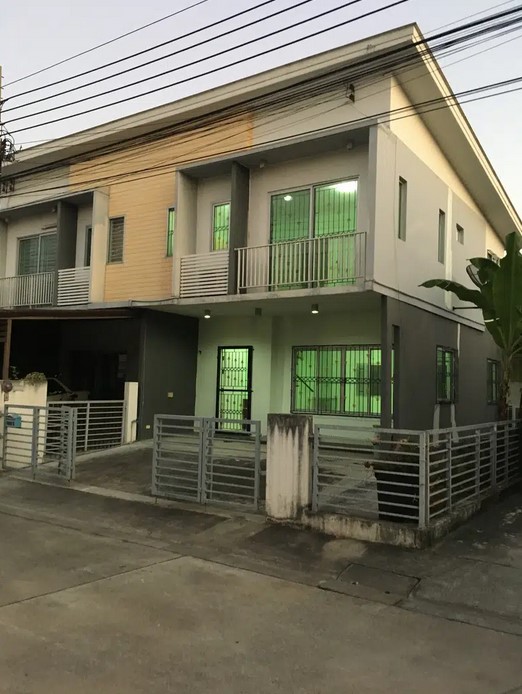 ให้เช่าทาวน์โฮมลาดกระบัง สุวรรณภูมิ : ทาวน์เฮ้าส์ เดอะ คอนเนค 15 อ่อนนุช (The Connect 15 Onnut) ใกล้ ARL บ้านทับช้าง หลังมุม