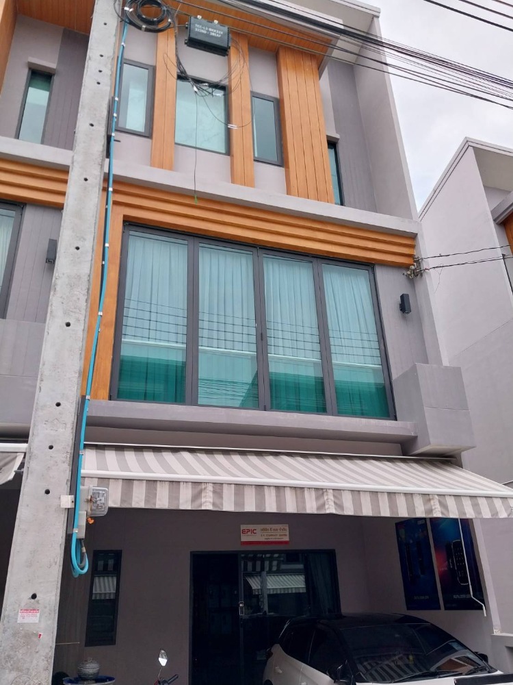 For SaleTownhomePattanakan, Srinakarin : Urgent sale of townhouse, Agent Phatthanakan project