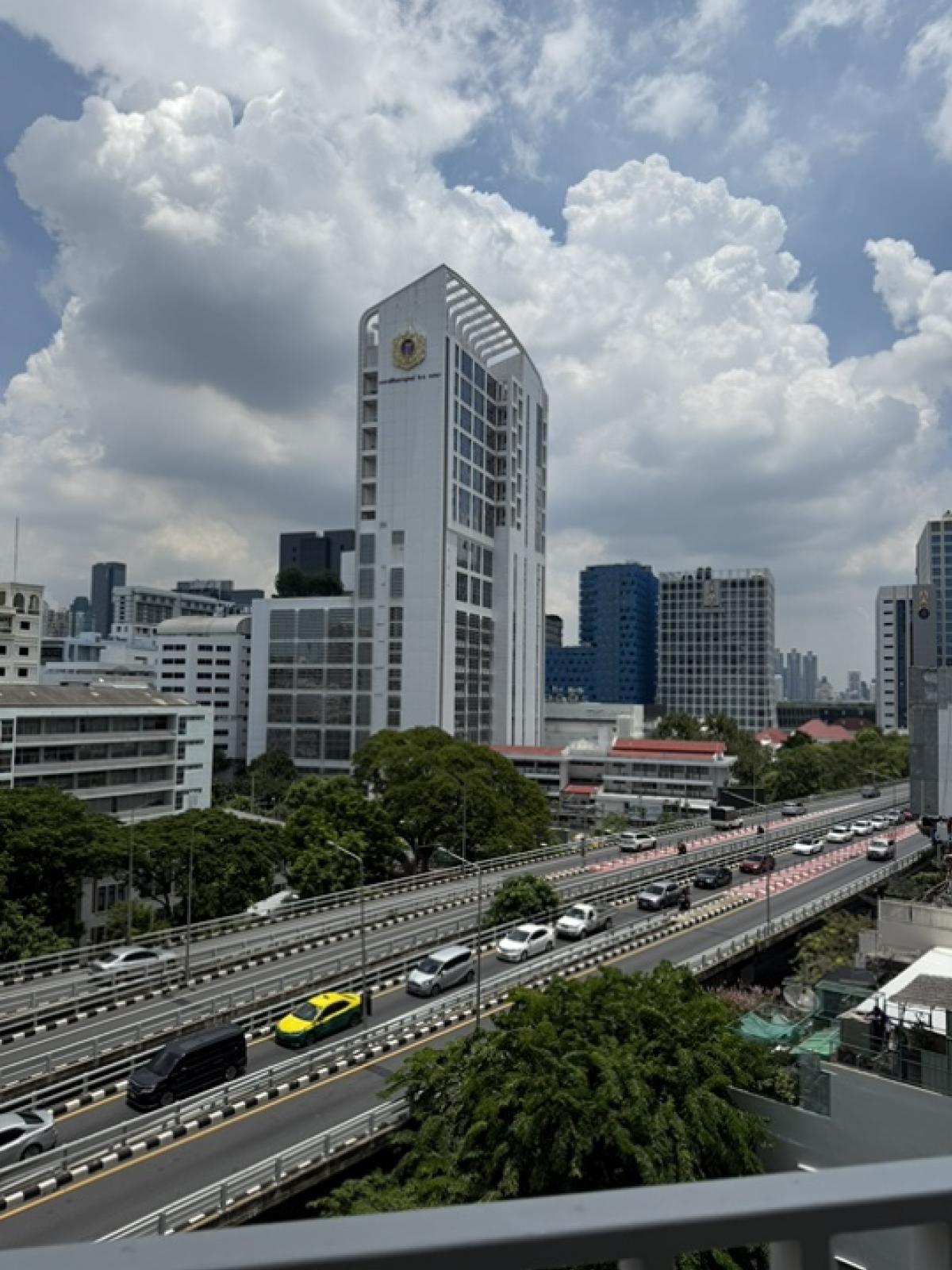 ขายดาวน์คอนโดสยาม จุฬา สามย่าน : ขายด่วน ๆๆ 🔥 ราคาดีที่สุด สองห้องนอน สองห้องน้ำ ได้ที่จอดสองคัน ราคาดีมาก 13.990 ล้านบาท