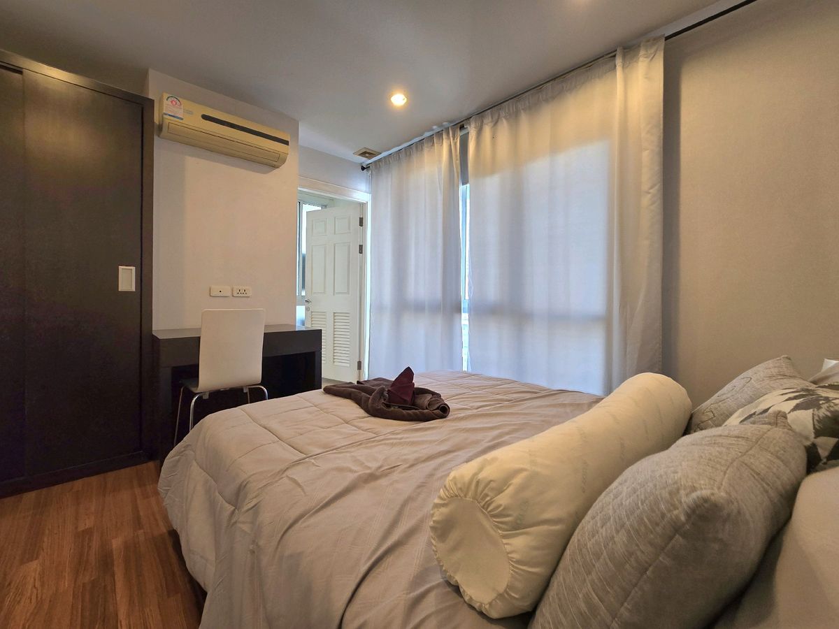 ขายคอนโดสีลม ศาลาแดง บางรัก : For Sale at Below Market Price, The Surawong 2 bedrooms condo corner unit in CBD Silom