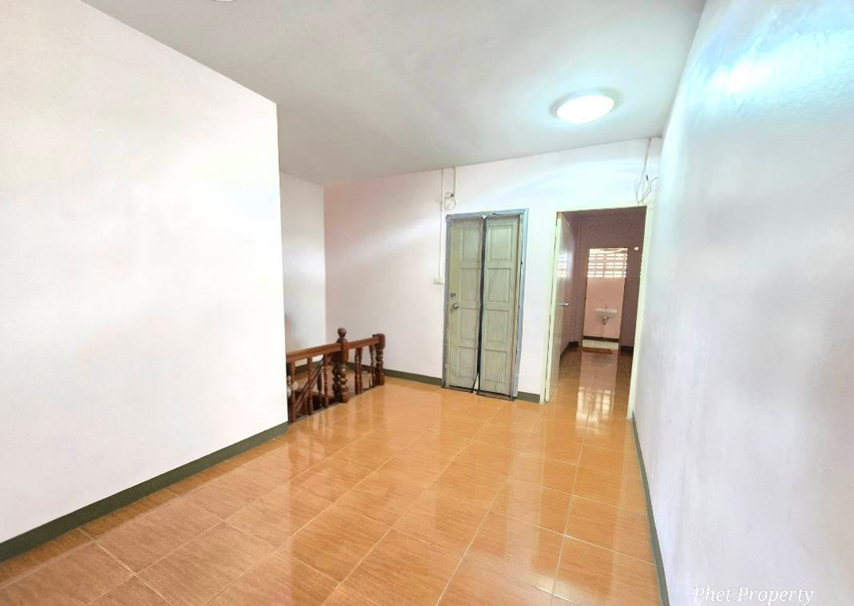 ให้เช่าทาวน์โฮมนนทบุรี บางใหญ่ บางบัวทอง : ให้เช่าทาวน์เฮ้าส์2ชั้น  อยู่ด้านหน้าหมู่บ้าน ศิริวรรณ-ชวนชม บางบัวทอง