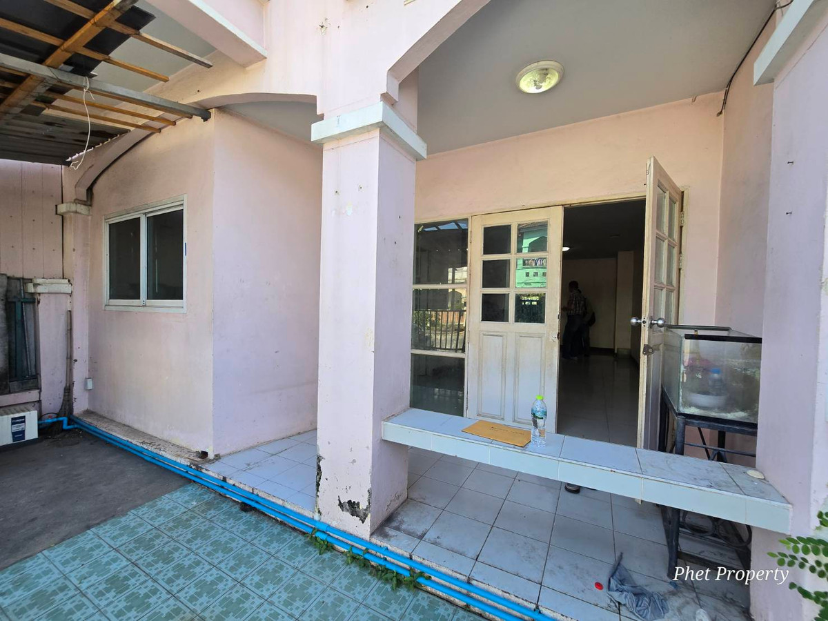 ให้เช่าทาวน์โฮมนนทบุรี บางใหญ่ บางบัวทอง : ให้เช่าทาวน์เฮ้าส์2ชั้น  อยู่ด้านหน้าหมู่บ้าน ศิริวรรณ-ชวนชม บางบัวทอง