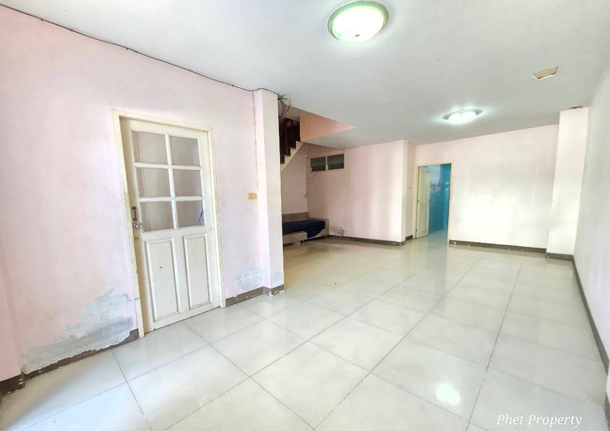 ให้เช่าทาวน์โฮมนนทบุรี บางใหญ่ บางบัวทอง : ให้เช่าทาวน์เฮ้าส์2ชั้น  อยู่ด้านหน้าหมู่บ้าน ศิริวรรณ-ชวนชม บางบัวทอง