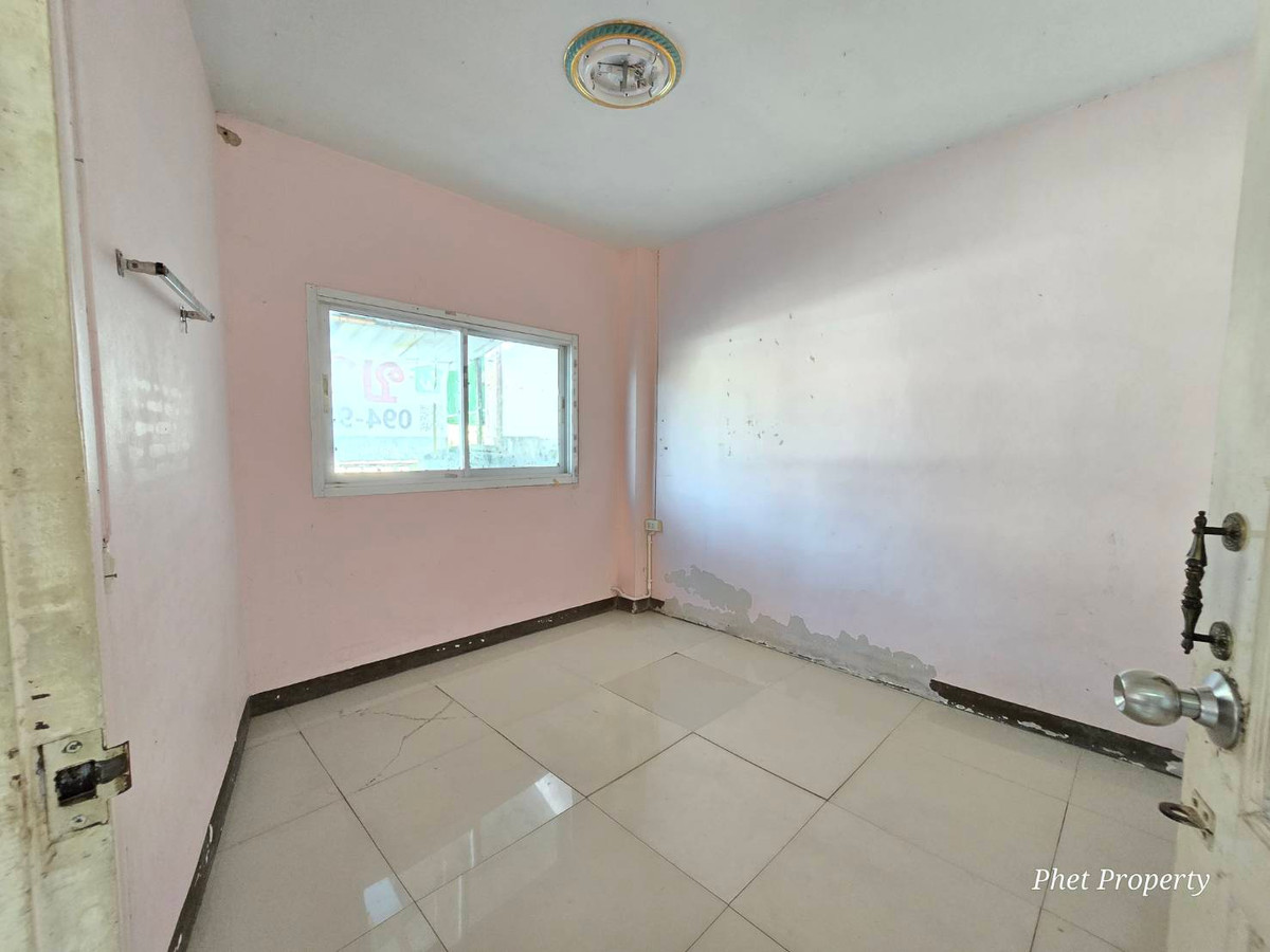 ให้เช่าทาวน์โฮมนนทบุรี บางใหญ่ บางบัวทอง : ให้เช่าทาวน์เฮ้าส์2ชั้น  อยู่ด้านหน้าหมู่บ้าน ศิริวรรณ-ชวนชม บางบัวทอง