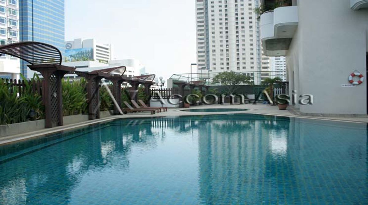 ให้เช่าคอนโดคลองเตย กล้วยน้ำไท : 🔼AccomA🔽 3 Bedrooms Condominium for Rent in Sukhumvit, Bangkok near BTS Nana at Tower Park (AA13024)