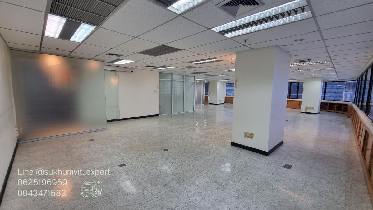 For RentOfficeSukhumvit, Asoke, Thonglor : Asoke office for rent, beautiful view, 261.31 square meters, rooms are already partitioned, 3 bathrooms, code k.film