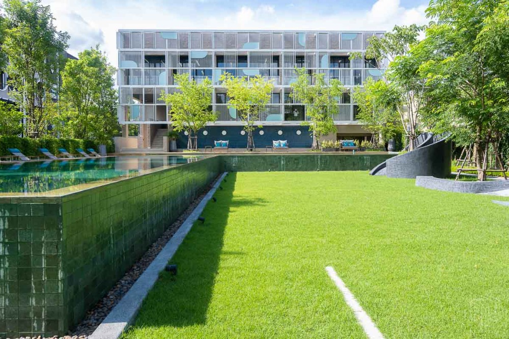 For SaleTownhomeYothinpattana,CDC : Noble Curve, luxury townhouses on Ekkamai-Ramintra Expressway, good price, last 2 houses