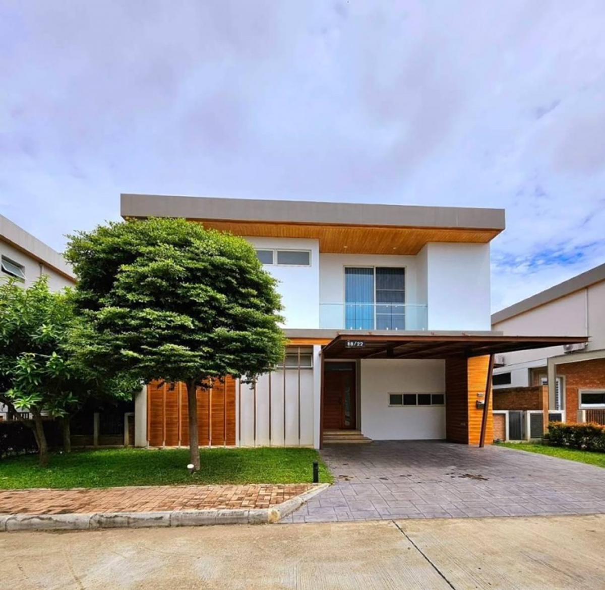 For RentHouseChiang Mai : Modern style pool villa, high ceiling, fully furnished, ready to move in, San Kamphaeng area, 30 minutes into Chiang Mai city.