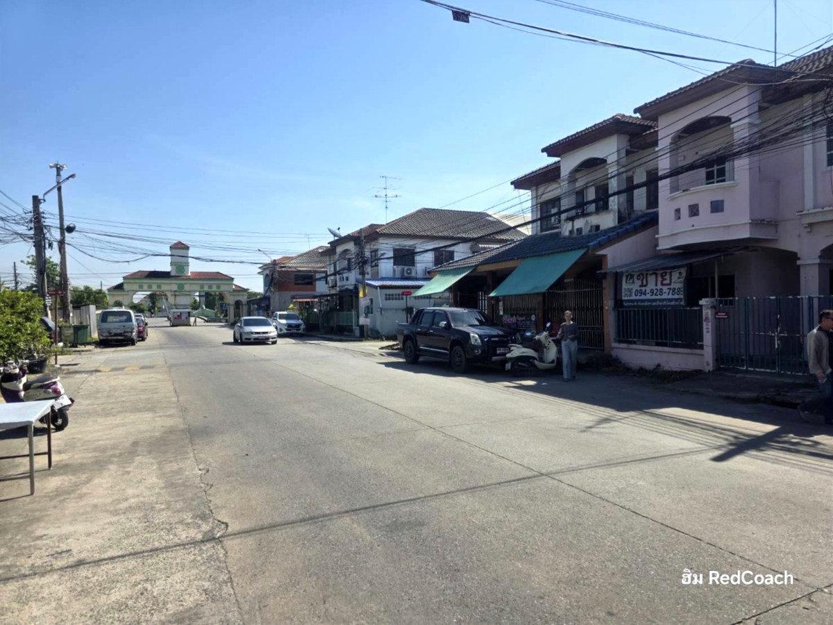 ให้เช่าทาวน์โฮมนนทบุรี บางใหญ่ บางบัวทอง : ให้เช่าทาวน์เฮ้าส์2ชั้น  อยู่ด้านหน้าหมู่บ้าน ศิริวรรณ-ชวนชม บางบัวทอง