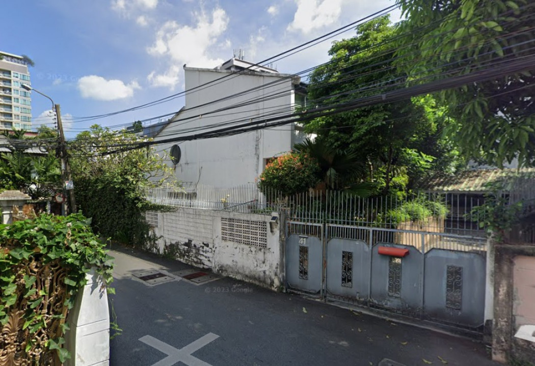 For SaleLandSukhumvit, Asoke, Thonglor : Urgent sale, land, Sukhumvit 27, size 126.9 sq m, near BTS Phrom Phong, Asoke, only 1 km.