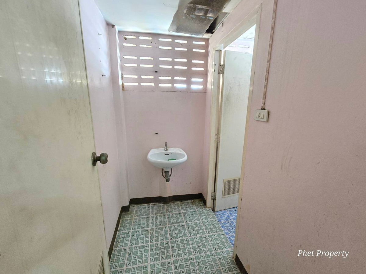 ให้เช่าทาวน์โฮมนนทบุรี บางใหญ่ บางบัวทอง : ให้เช่าทาวน์เฮ้าส์2ชั้น  อยู่ด้านหน้าหมู่บ้าน ศิริวรรณ-ชวนชม บางบัวทอง