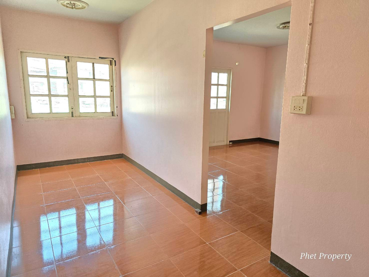 ให้เช่าทาวน์โฮมนนทบุรี บางใหญ่ บางบัวทอง : ให้เช่าทาวน์เฮ้าส์2ชั้น  อยู่ด้านหน้าหมู่บ้าน ศิริวรรณ-ชวนชม บางบัวทอง