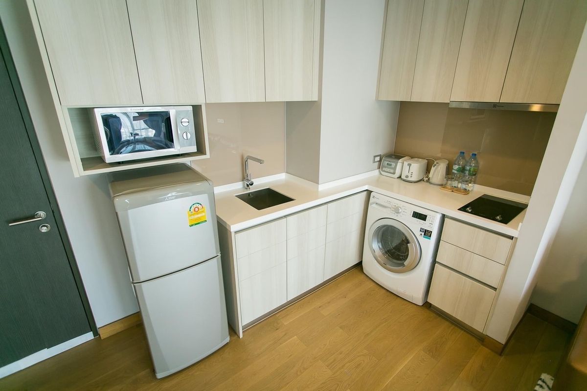 For RentCondoSukhumvit, Asoke, Thonglor : The Lumpini 24 | 1 Bedroom 38 sqm. There are many rooms. 📞 Line : @pukkhome (with @)