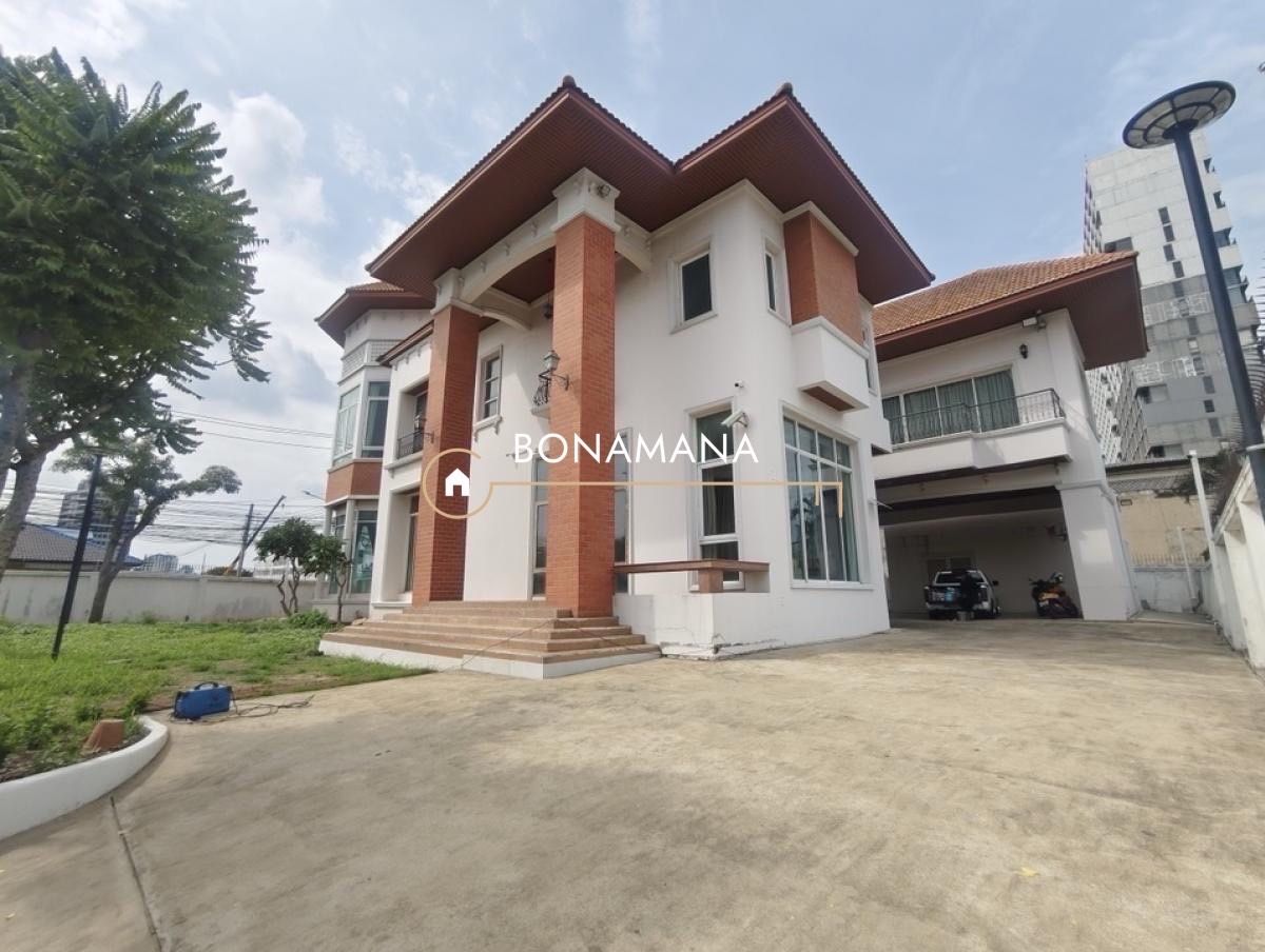 For RentHome OfficeYothinpattana,CDC : 2-storey detached house for business, Praditmanootham - Maeng Jai