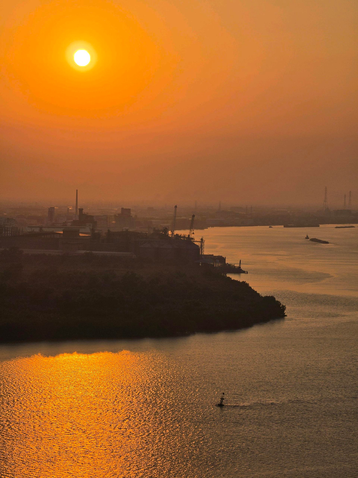 ขายคอนโดสมุทรปราการ สำโรง : 🔥🔥ขายห้องตกแต่งใหม่ พื้นใหม่ ฟรีเครื่องใช้ไฟฟ้าใหม่ 🥰🥰🥰 คอนโด Knightsbridge Sky River Ocean BTS ปากน้ำ / โรงเรียนนายเรือ นัดชม 065-451-9256 ❤️❤️❤️