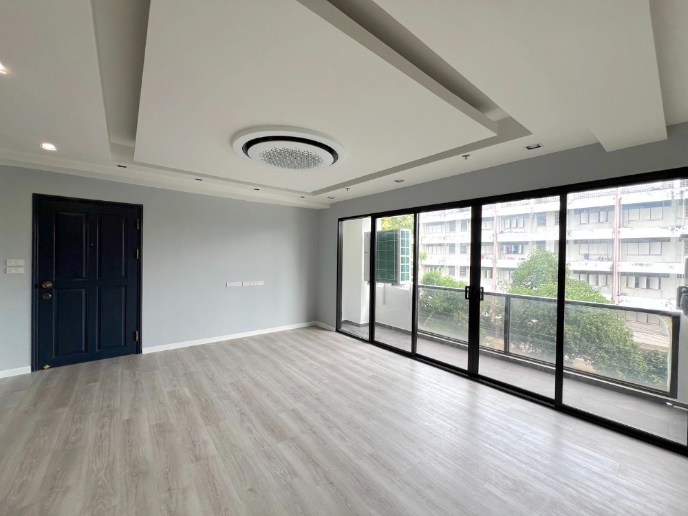 ขายคอนโดสาทร นราธิวาส : SALE ขายคอนโดบ้านสาทร สาทรซอย1  เยื้องร้านอาหารชื่อดัง Concierge และ นิติดูแลดีเยี่ยม ลดพิเศษเพียง 8.5 ล้านบาท