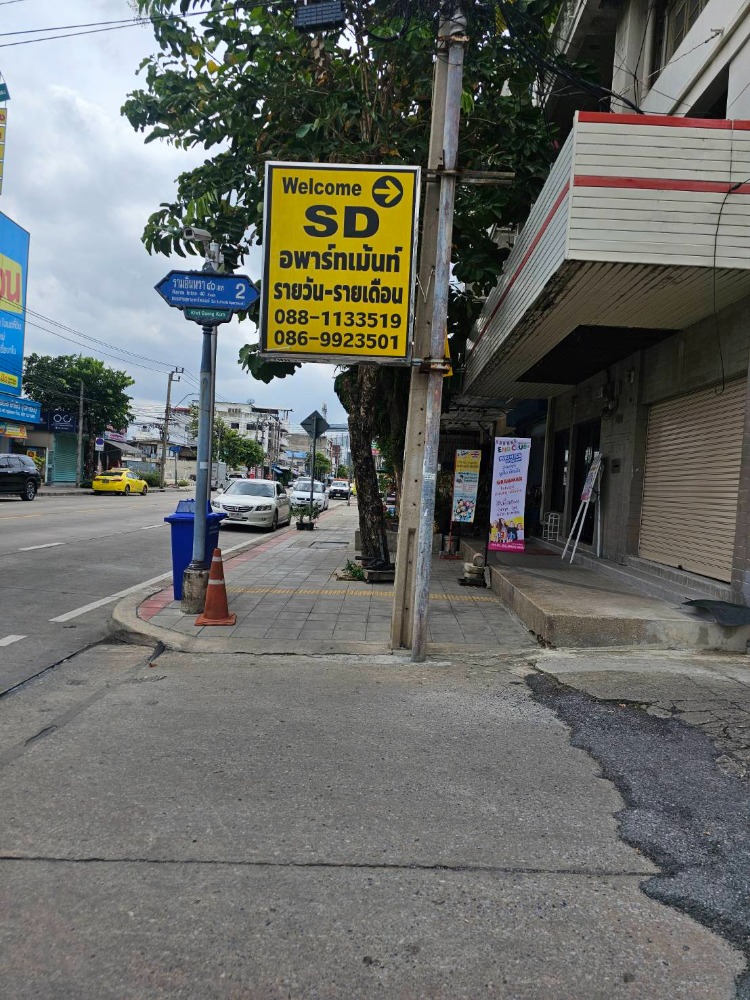 For RentShop HouseNawamin, Ramindra : Space for rent, very good location, on the main road, next to Sai Aksorn School, for rent on the 1st floor, 2 units of a shophouse, commercial building, Soi Ram Intra 40, Nawamin.