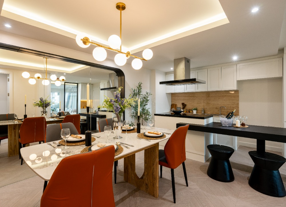 For SaleCondoSukhumvit, Asoke, Thonglor : Owner sells it himself. Agents welcome: 3 bedrooms, 3 bathrooms, pets allowed up to 30 kg. Newly renovated, no one has ever lived in it.