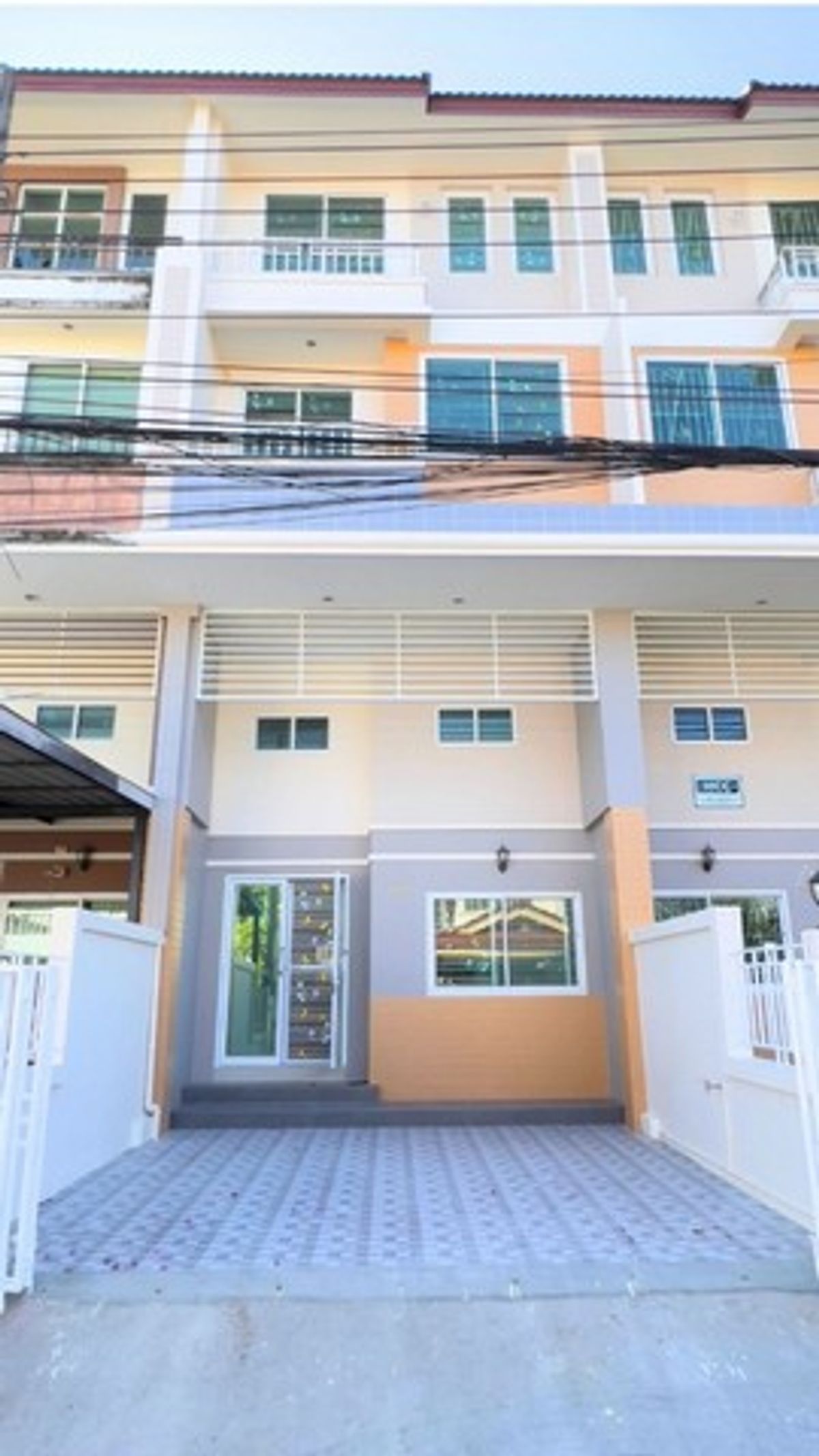 For RentHouseLadprao101, Happy Land, The Mall Bang Kapi : For rent: 2-storey detached house, 3 bedrooms, near The Mall Bangkapi, suitable for an office and pets (but must be kept clean)
