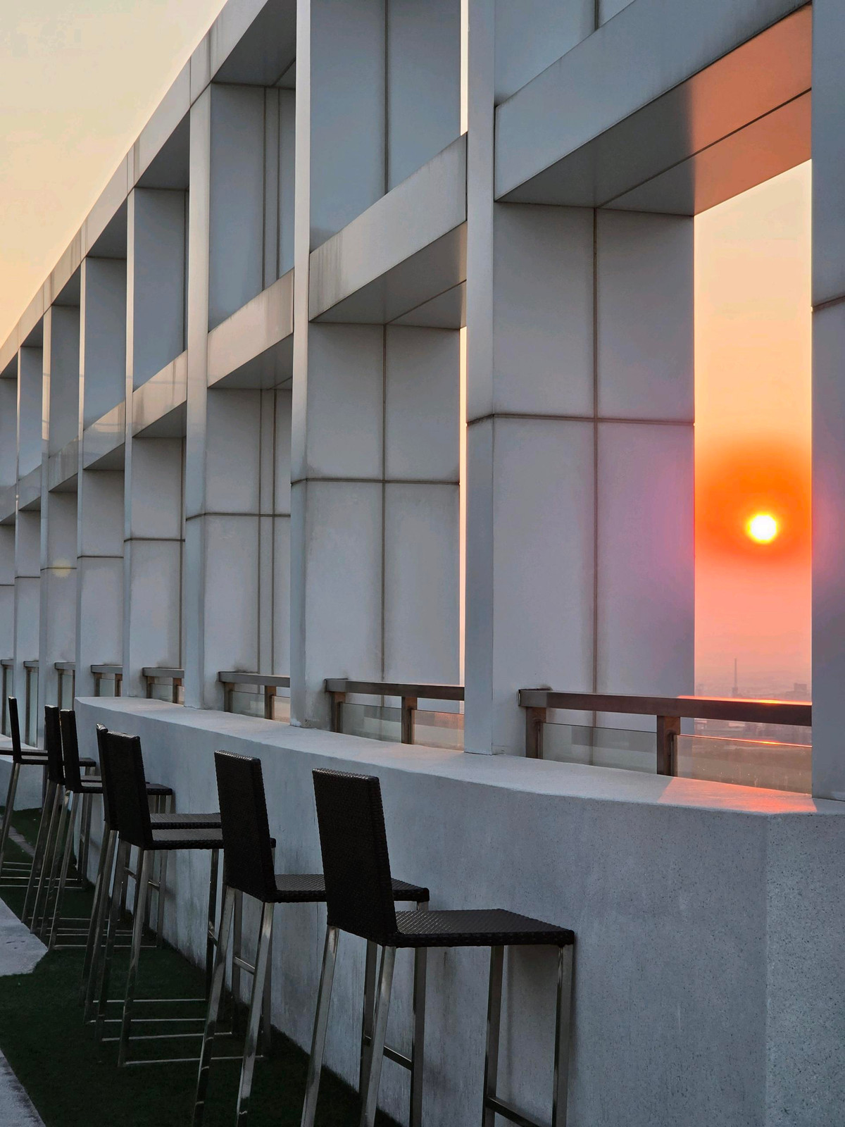 ขายคอนโดสมุทรปราการ สำโรง : 🔥🔥ขายห้องตกแต่งใหม่ พื้นใหม่ ฟรีเครื่องใช้ไฟฟ้าใหม่ 🥰🥰🥰 คอนโด Knightsbridge Sky River Ocean BTS ปากน้ำ / โรงเรียนนายเรือ นัดชม 065-451-9256 ❤️❤️❤️