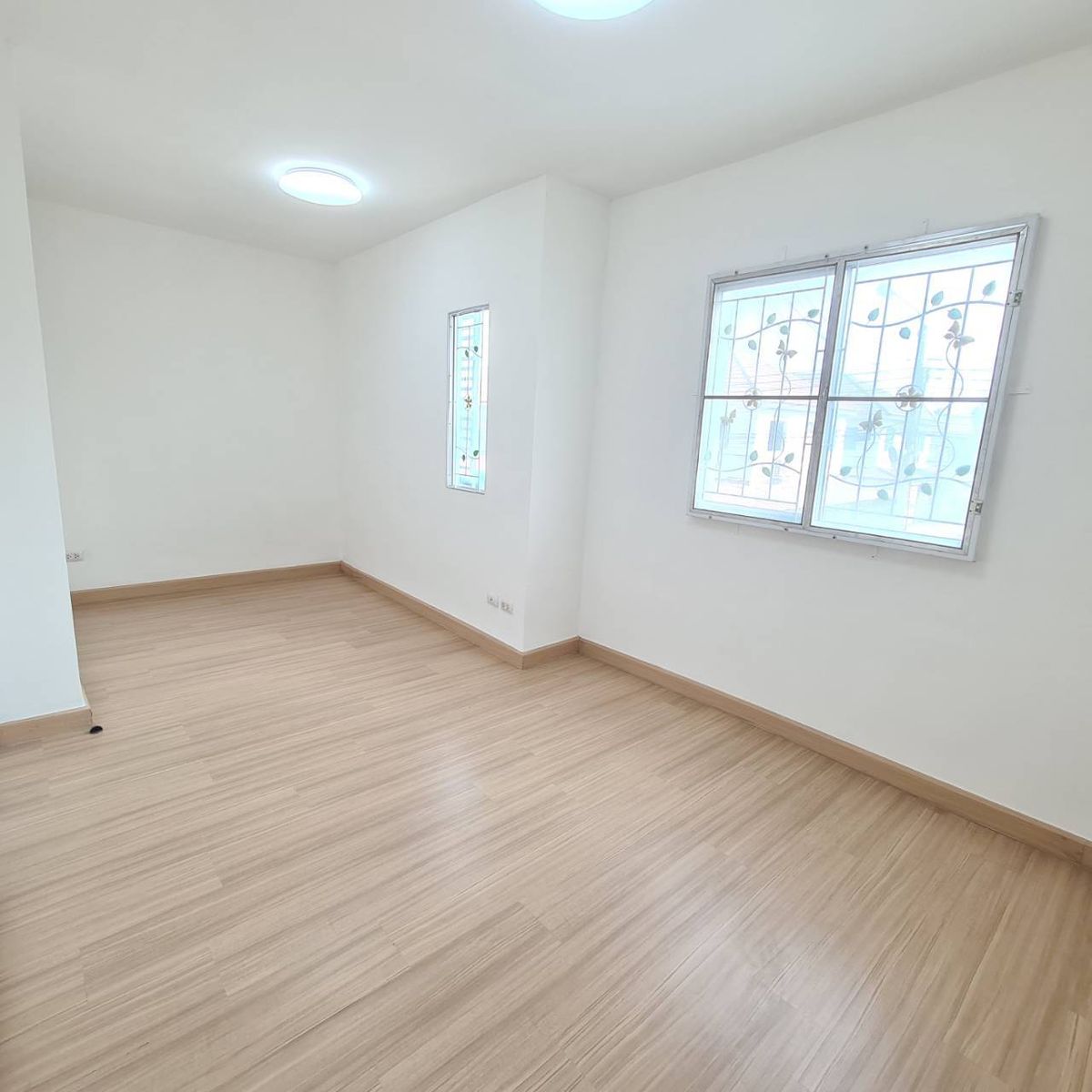 ขายทาวน์โฮมลาดกระบัง สุวรรณภูมิ : ขายทาวน์เฮ้าส์🏠 บ้านพฤกษา 78 นิคมฯลาดกระบัง เนื้อที่ 18.5 ตรว. 3 ห้องนอน 2 ห้องน้ำ รีโนเวทใหม่ 