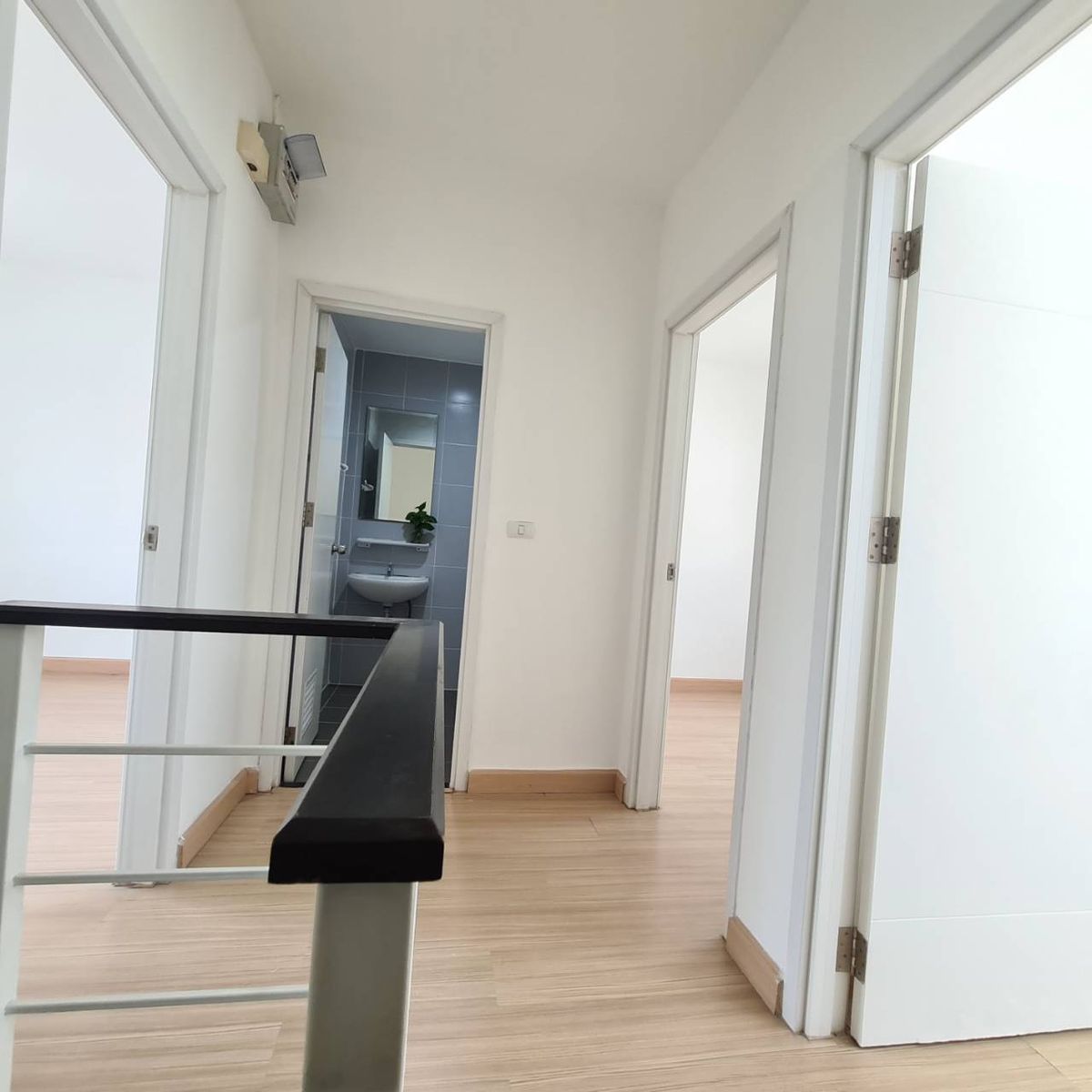 ขายทาวน์โฮมลาดกระบัง สุวรรณภูมิ : ขายทาวน์เฮ้าส์🏠 บ้านพฤกษา 78 นิคมฯลาดกระบัง เนื้อที่ 18.5 ตรว. 3 ห้องนอน 2 ห้องน้ำ รีโนเวทใหม่ 