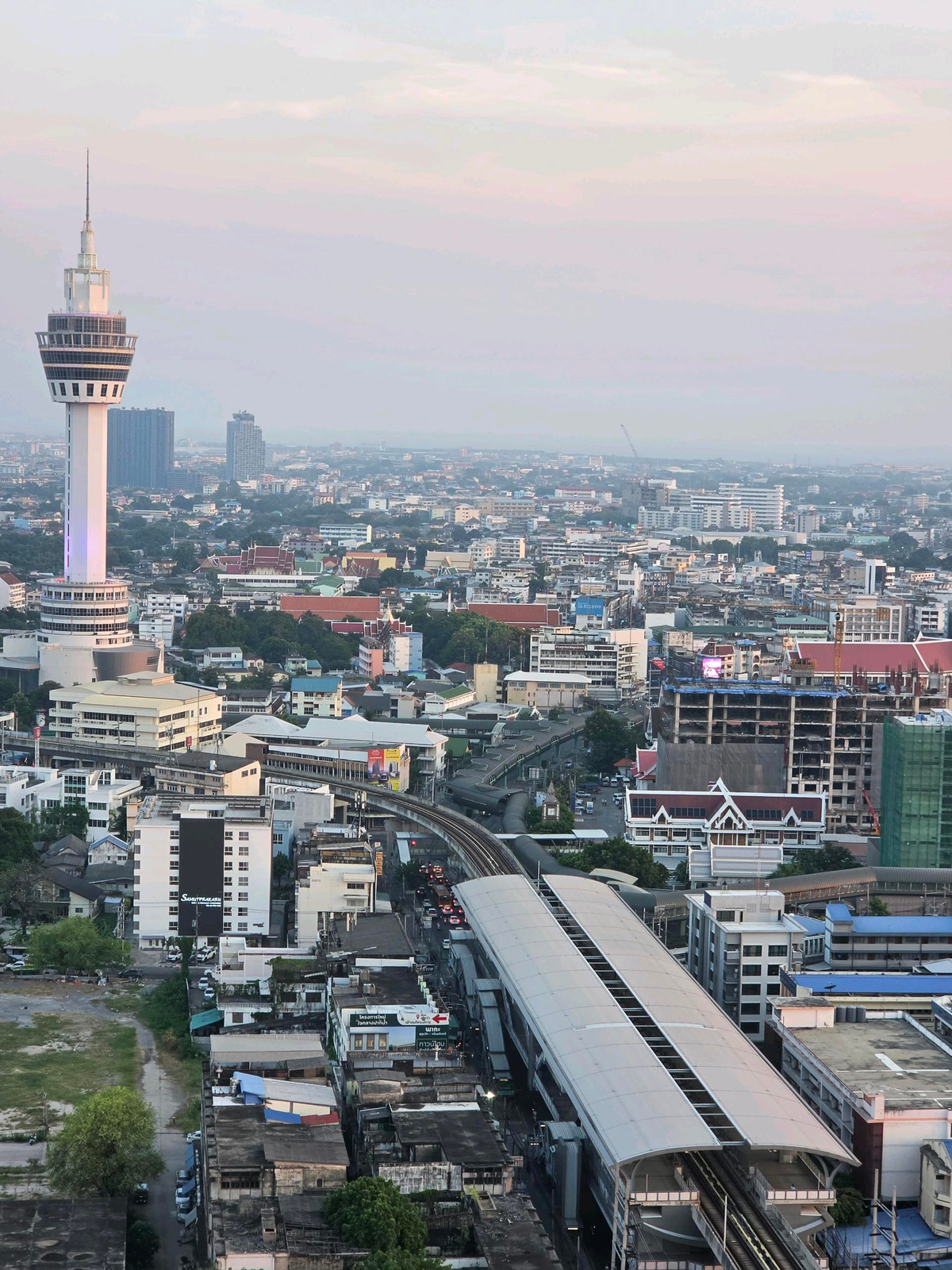 ขายคอนโดสมุทรปราการ สำโรง : 🔥🔥ขายห้องตกแต่งใหม่ พื้นใหม่ ฟรีเครื่องใช้ไฟฟ้าใหม่ 🥰🥰🥰 คอนโด Knightsbridge Sky River Ocean BTS ปากน้ำ / โรงเรียนนายเรือ นัดชม 065-451-9256 ❤️❤️❤️