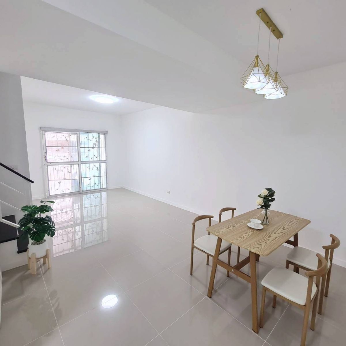 ขายทาวน์โฮมลาดกระบัง สุวรรณภูมิ : ขายทาวน์เฮ้าส์🏠 บ้านพฤกษา 78 นิคมฯลาดกระบัง เนื้อที่ 18.5 ตรว. 3 ห้องนอน 2 ห้องน้ำ รีโนเวทใหม่ 