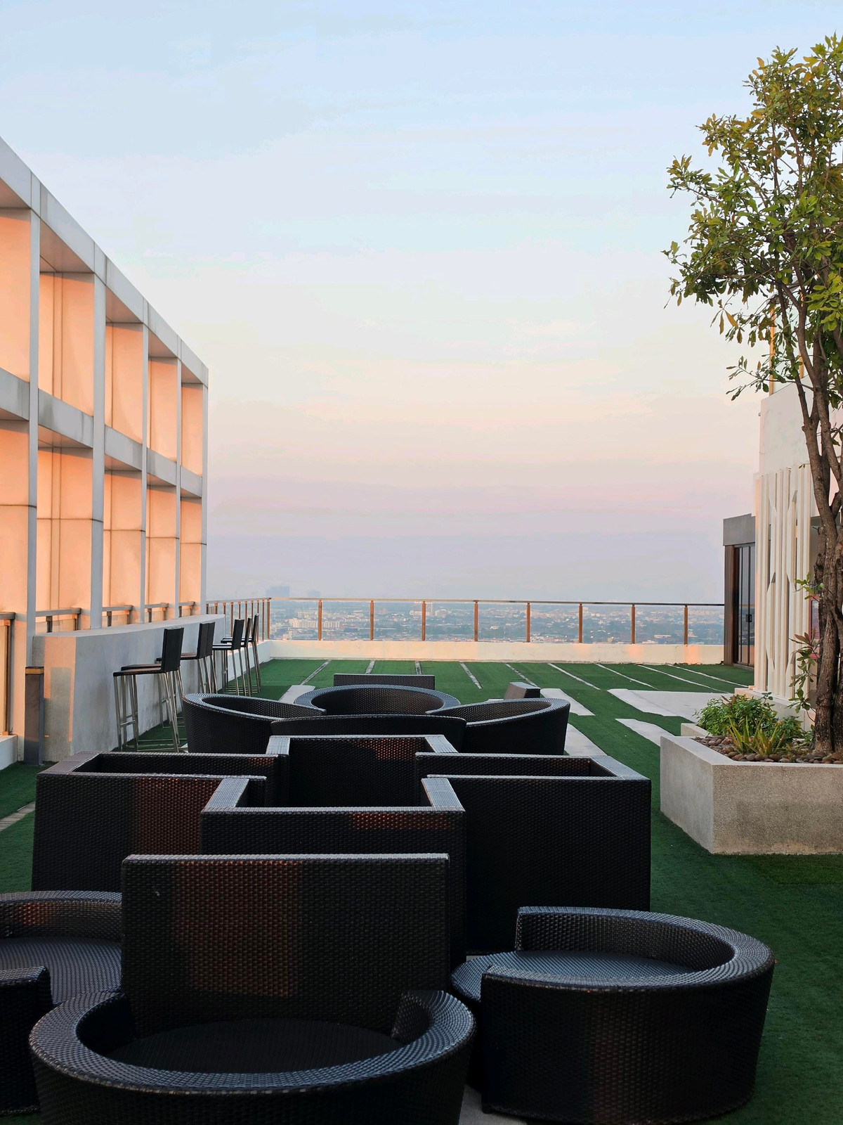 ขายคอนโดสมุทรปราการ สำโรง : 🔥🔥ขายห้องตกแต่งใหม่ พื้นใหม่ ฟรีเครื่องใช้ไฟฟ้าใหม่ 🥰🥰🥰 คอนโด Knightsbridge Sky River Ocean BTS ปากน้ำ / โรงเรียนนายเรือ นัดชม 065-451-9256 ❤️❤️❤️