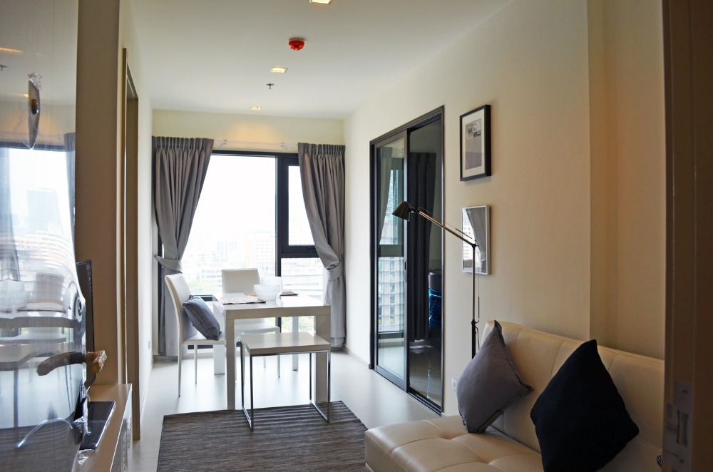 ขายคอนโดสุขุมวิท อโศก ทองหล่อ : Rhythm Sukhumvit 36 - 38 / 1 Bedroom (SALE WITH TENANT), ริทึ่ม สุขุมวิท 36 - 38 / 1 ห้องนอน (ขายพร้อมผู้เช่า) HL815