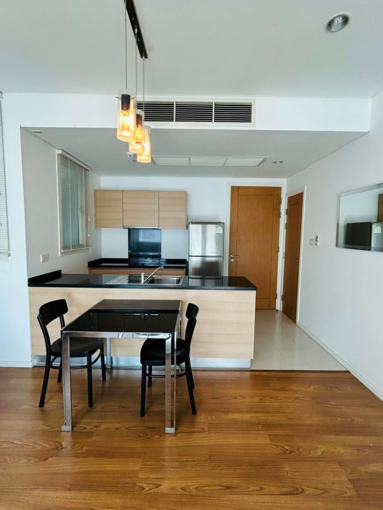 ให้เช่าคอนโดสุขุมวิท อโศก ทองหล่อ : Wind Sukhumvit 23 Poolside view south-facing 52 sqm. with balcony for rent 25,000