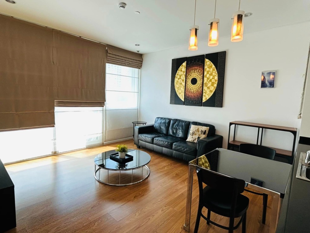 ให้เช่าคอนโดสุขุมวิท อโศก ทองหล่อ : Wind Sukhumvit 23 Poolside view south-facing 52 sqm. with balcony for rent 25,000