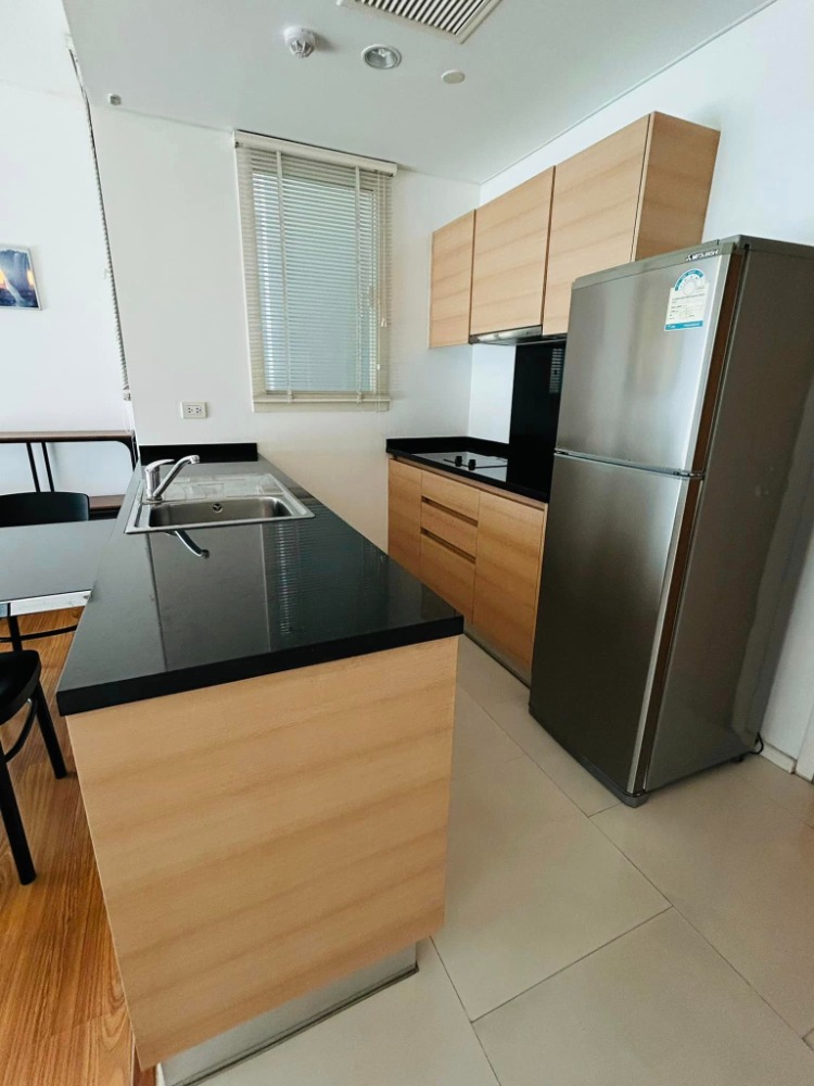 ให้เช่าคอนโดสุขุมวิท อโศก ทองหล่อ : Wind Sukhumvit 23 Poolside view south-facing 52 sqm. with balcony for rent 25,000