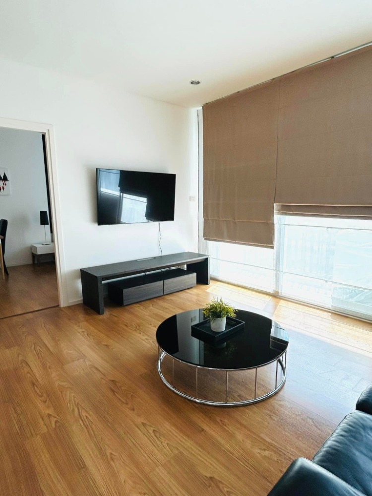 ให้เช่าคอนโดสุขุมวิท อโศก ทองหล่อ : Wind Sukhumvit 23 Poolside view south-facing 52 sqm. with balcony for rent 25,000