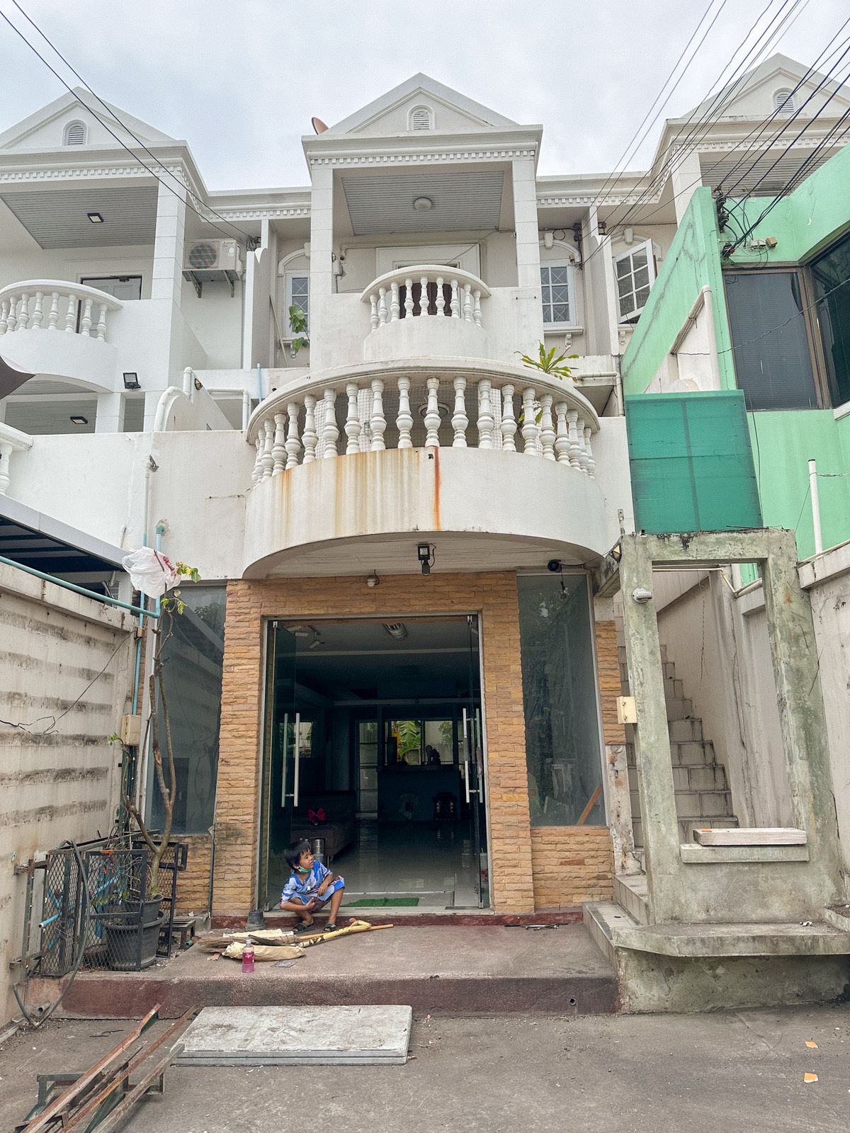 For SaleTownhomeRatchadapisek, Huaikwang, Suttisan : Townhouse for sale, 3 floors, Inthamara 41, cheap price, urgent!